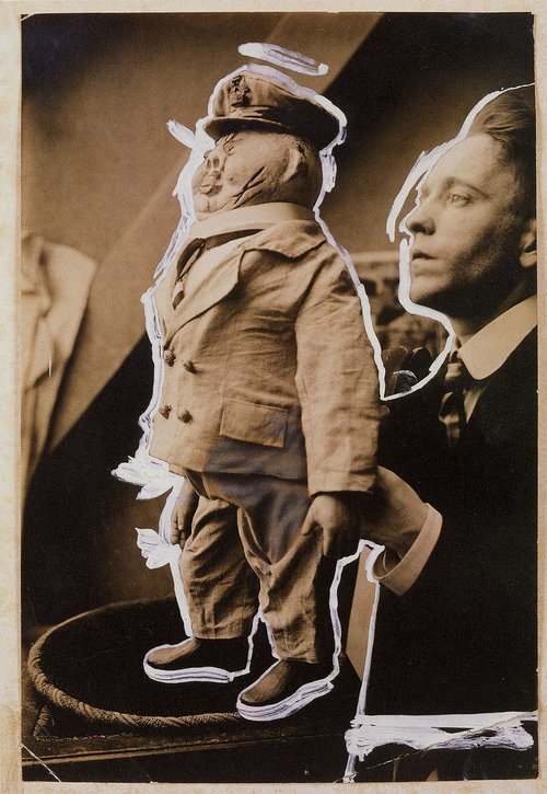 John Heartfield, Autoportret z marionetką Konserwatywnego Mężczyzny / Self-portrait with a Marionette of a Conservative Man, 1920